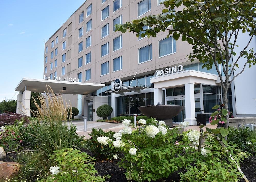 Le Merigot At Tropicana Hotel Evansville Exterior photo